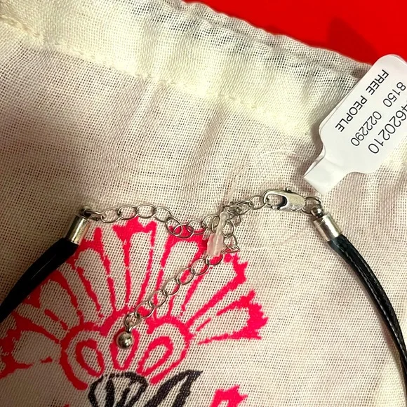 Free People Black Glass Flower Choker 🖤 - Picture 7 of 12